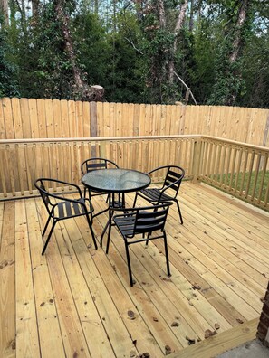 Outdoor dining - The Obsidian Reservoir Escape! AC, WiFi (Brandon)