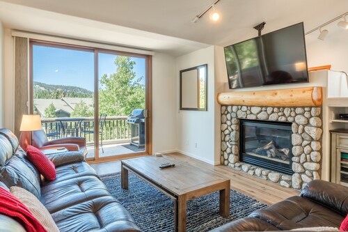 Snowcreek #793 Phase V - 3 Bedroom 3 Bath Sleeps 8 with Private 1 Car Garage