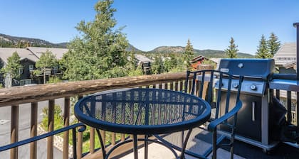 Snowcreek #793 Phase V - 3 Bedroom 3 Bath Sleeps 8 with Private 1 Car Garage
