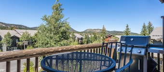 Snowcreek #793 Phase V - 3 Bedroom 3 Bath Sleeps 8 with Private 1 Car Garage