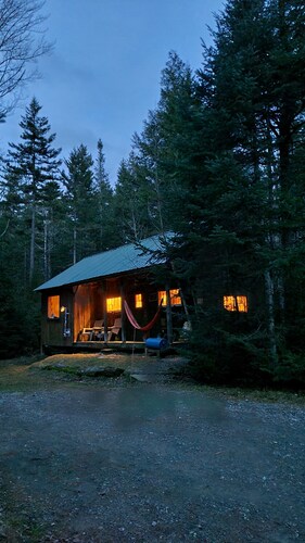 Cabin-7 minutes to Ski Stratton-Woodstove-Firepit-Brook On Property-Views-Dog OK