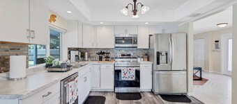 Charming 3-bedroom house with Heated pool/3 mins Sister Spring