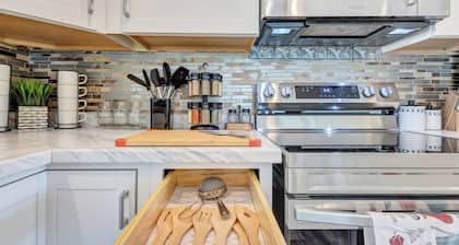 Charming 3-bedroom house with Heated pool/3 mins Sister Spring