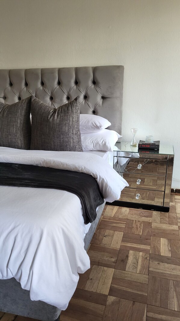 1 bedroom, iron/ironing board, WiFi, bed sheets - Fantastic apartment with WiFi in vibrant Pretoria (Pretoria)