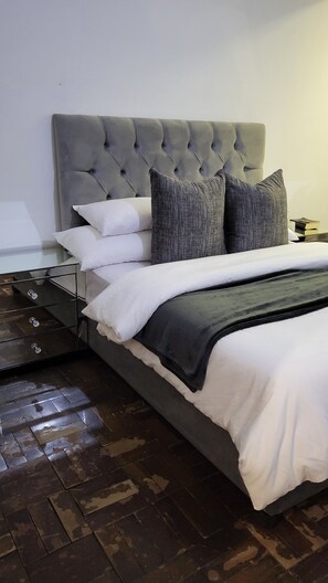 1 habitación, tabla de planchar con plancha, wifi y ropa de cama 