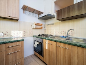 Kühlschrank, Ofen, Herdplatte, Geschirrspüler