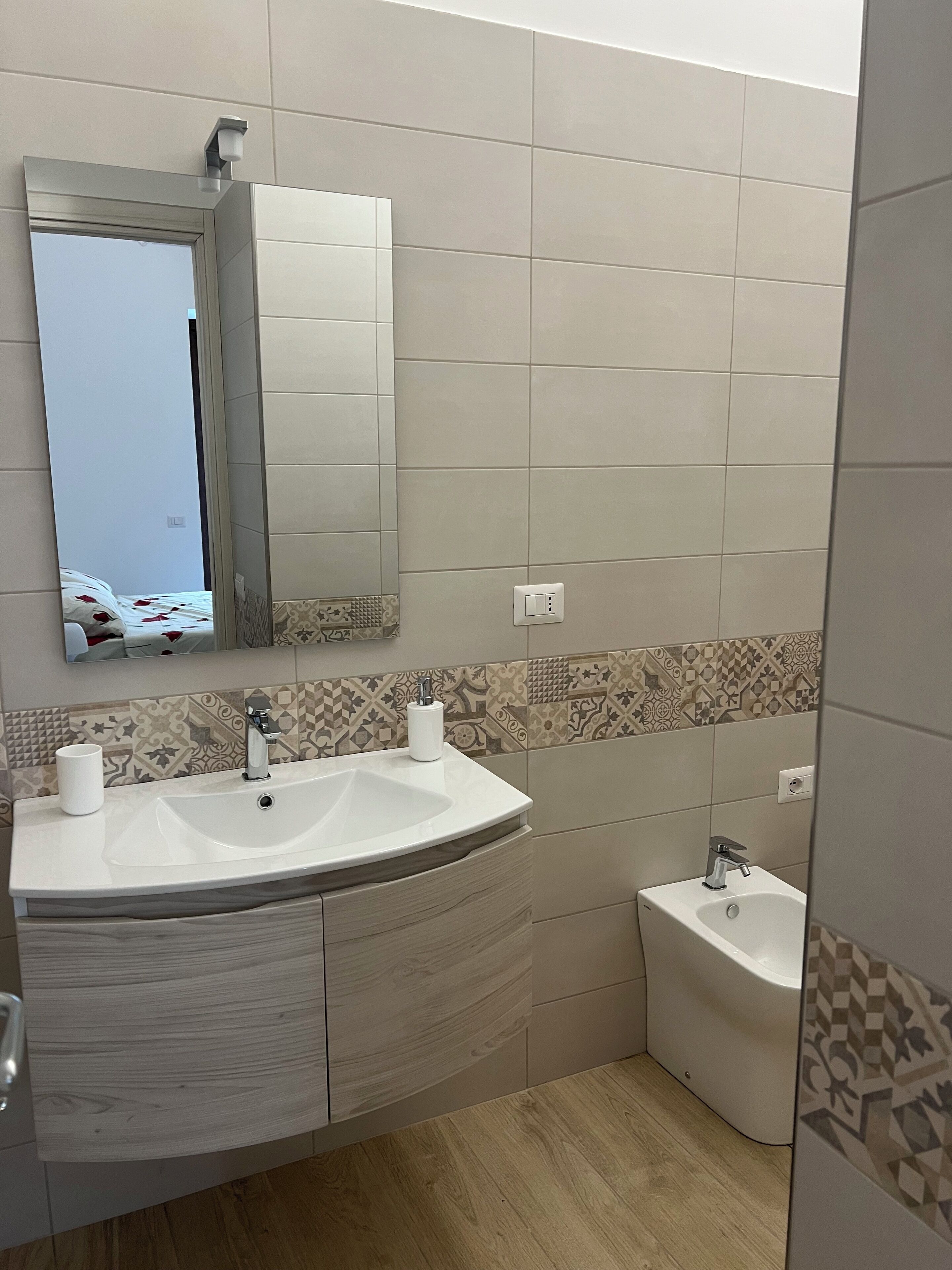 Doccia, asciugacapelli, bidet, asciugamani