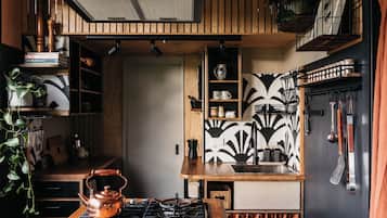 Réfrigérateur, plaque de cuisson, cafetiÚre/bouilloire