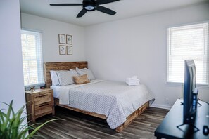 3 多间卧室、熨斗/熨衣板、WiFi、床单