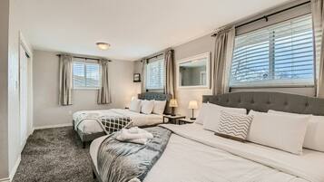 4 bedrooms, desk, iron/ironing board, WiFi