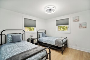 3 bedrooms, desk, iron/ironing board, free WiFi