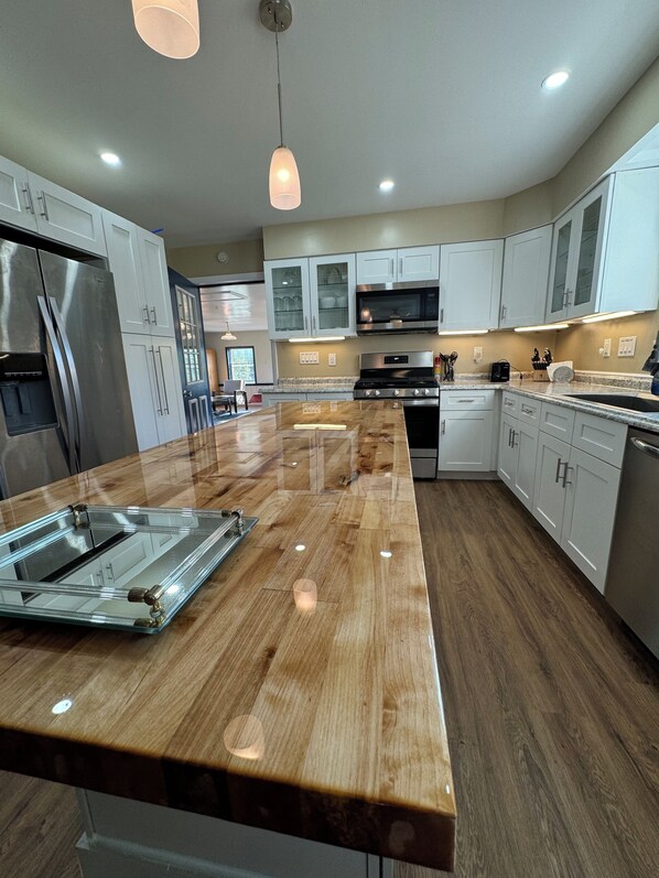 Fridge, microwave, oven, stovetop - "Back Pasture Escape" NEW! Large Home farm views 7.5 miles to Worlds End, YMH. (Forksville)