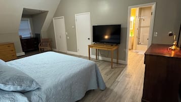 5 bedrooms, desk, iron/ironing board, free WiFi