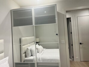 2 多间卧室、办公桌、熨斗/熨衣板、WiFi