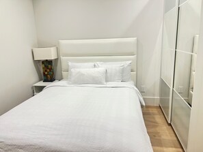 2 多间卧室、办公桌、熨斗/熨衣板、WiFi