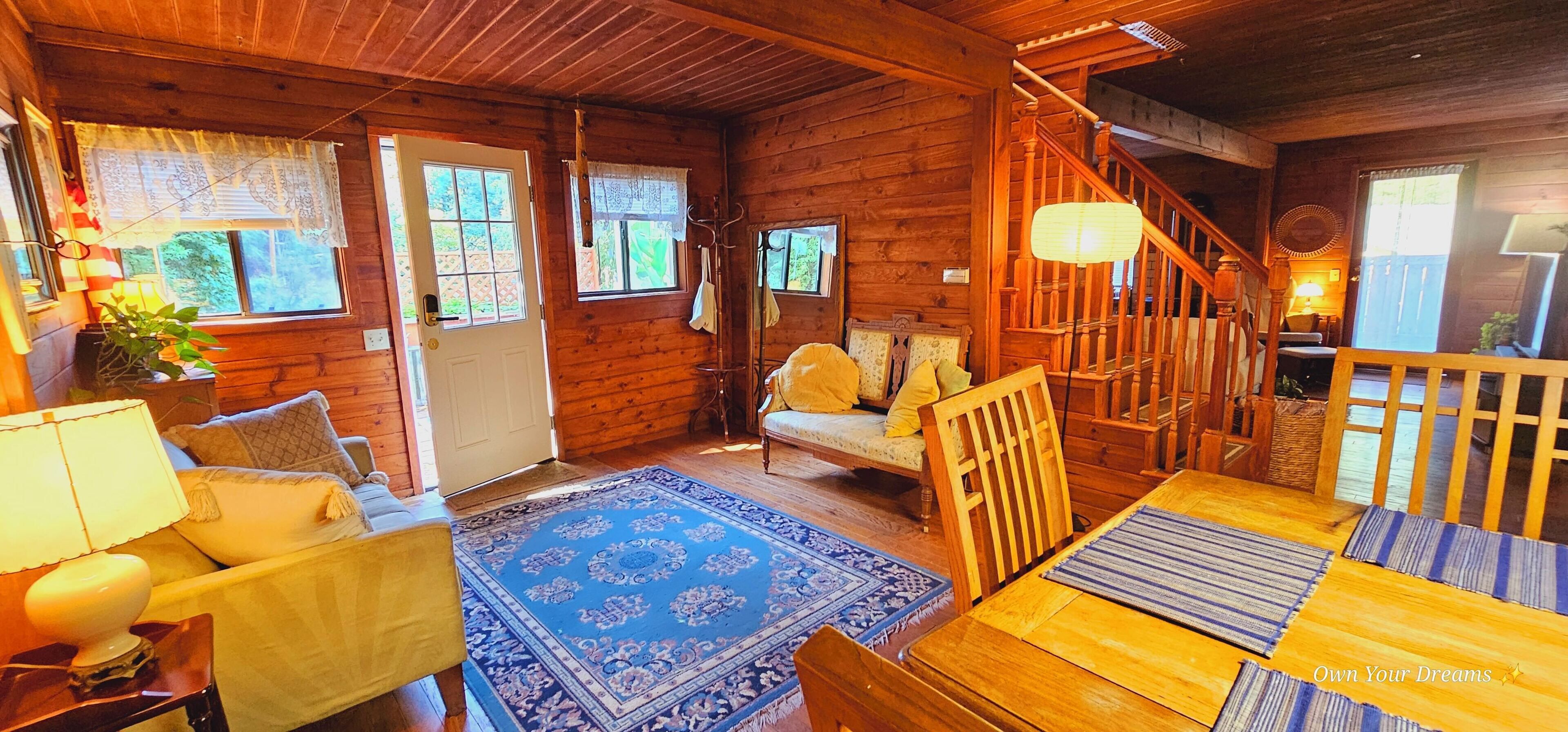 Smart TV, fireplace, books, computer monitors
