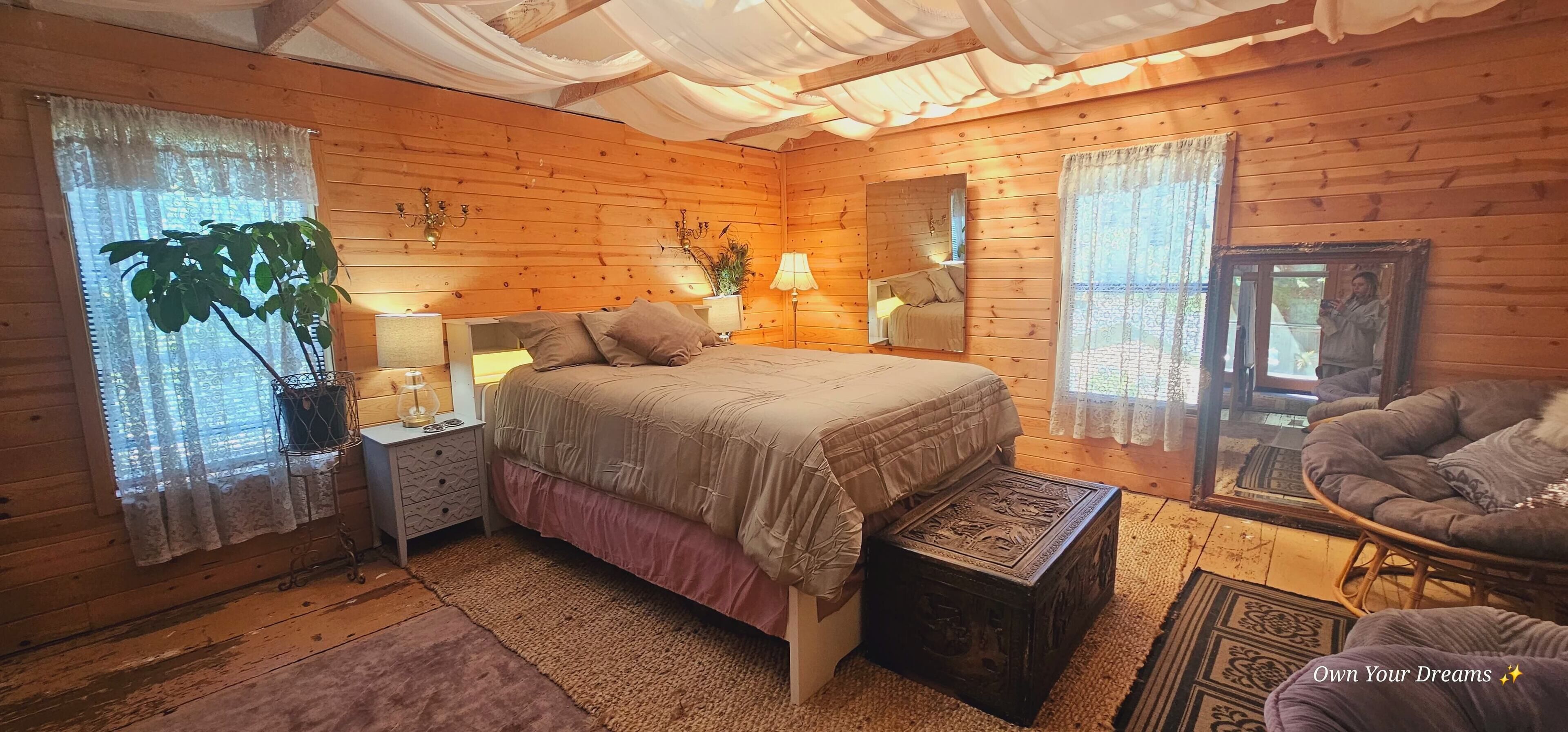 1 bedroom, desk, WiFi, bed sheets