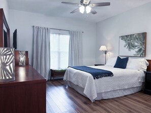 2 bedrooms, iron/ironing board, free WiFi, bed sheets - Best Condo Community in Naples! 2BD/2BA + Beach Parking Pass! (Naples)