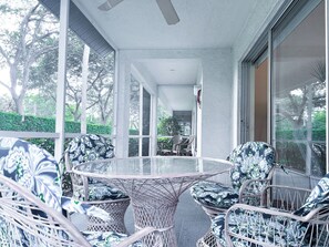 Outdoor dining - Best Condo Community in Naples! 2BD/2BA + Beach Parking Pass! (Naples)