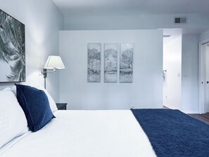 2 bedrooms, iron/ironing board, free WiFi, bed sheets - Best Condo Community in Naples! 2BD/2BA + Beach Parking Pass! (Naples)