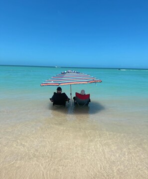 Na praia, toalhas de praia