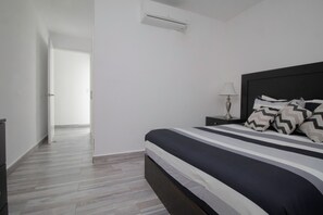 2 habitaciones, caja de seguridad en la habitación y escritorio 