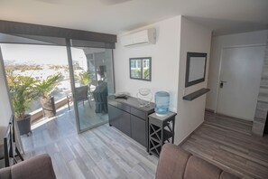 Smart TV, libros y impresora 