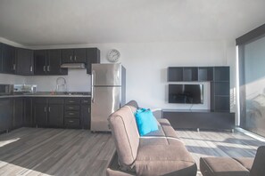 Smart TV, libros y impresora 