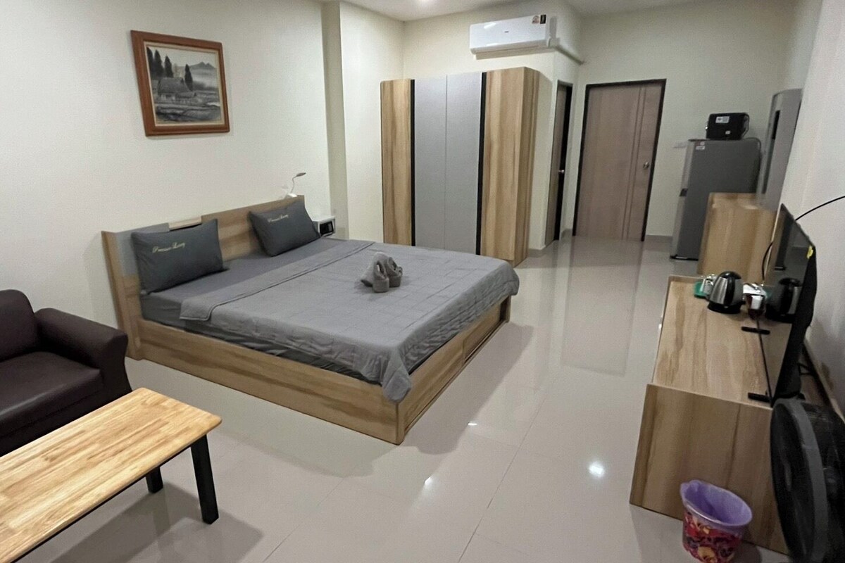 Standard Room | In-room safe, bed sheets