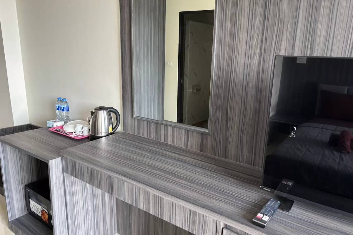 1 bedroom, premium bedding, down duvets, in-room safe