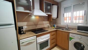 Frigorífic, microones, forn i placa de cuina