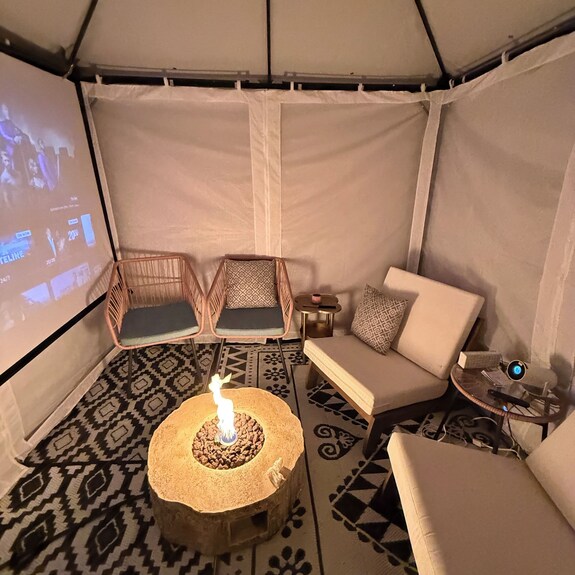 Cozy Cottage In Sacramento With Fire Pit & Backyard Movie Nights - Sacramento, CA