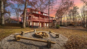 Property grounds - 4 Private Cabins•16 Acres•Hot Tubs•Sauna•Near UTK (Knoxville)