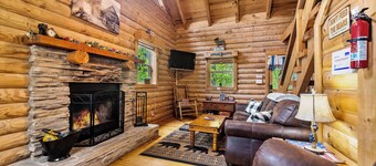 4 Cabins, 16acres, UTK/Neyland, Smokies,sleeps 31, FP,Hottubs,Sauna,Fishing,Golf