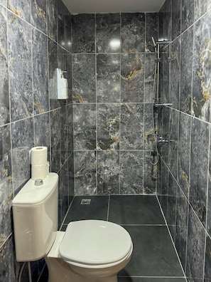 Shower, towels, soap, shampoo - ARISAN OTEL (Silifke)