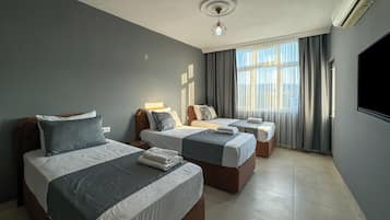 Basic Triple Room, Balcony