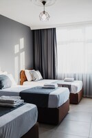 Hypo-allergenic bedding, free WiFi, bed sheets