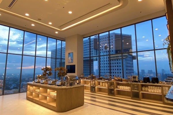 Daily buffet breakfast (THB 350 per person)