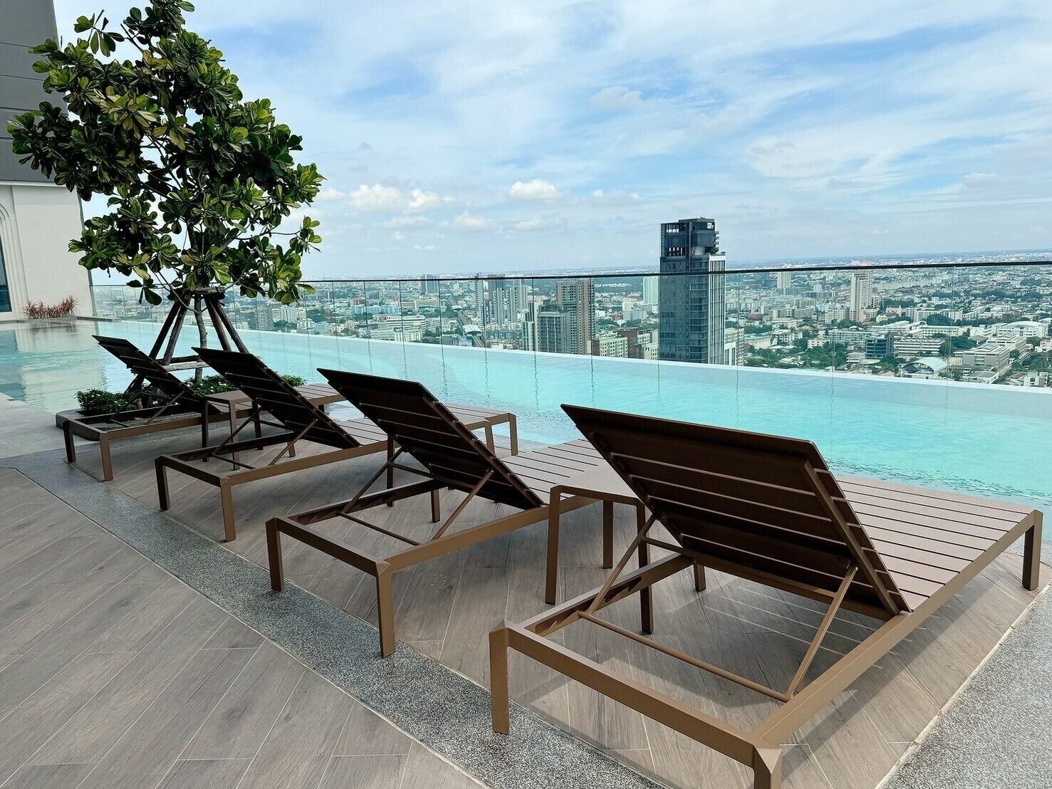 Kolam renang terbuka 