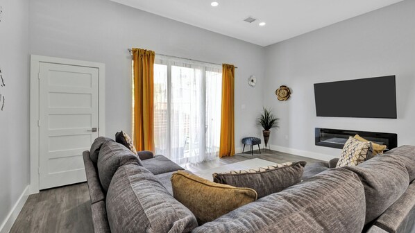 Smart TV - Charming 3-bedroom house with AC, WiFi in delightful Dallas (Dallas)