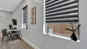 Dining - Charming 3-bedroom house with AC, WiFi in delightful Dallas (Dallas)