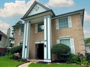 Exterior - Modern, exotic 5br, pool, hot-tub near Woodlands (Spring)