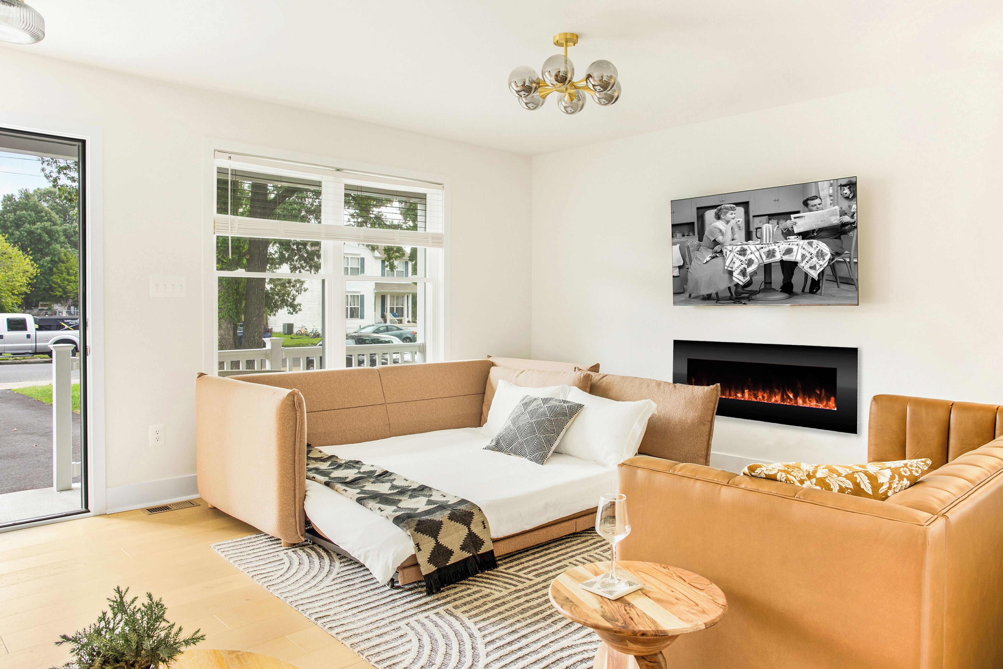 Een smart-tv en een open haard