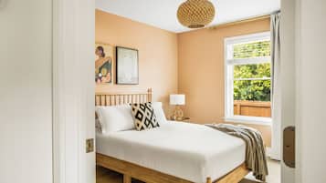 3 bedrooms, iron/ironing board, travel crib, free WiFi