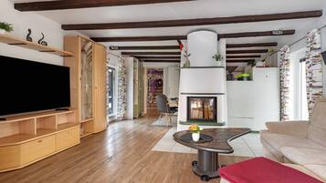 TV, fireplace, stereo