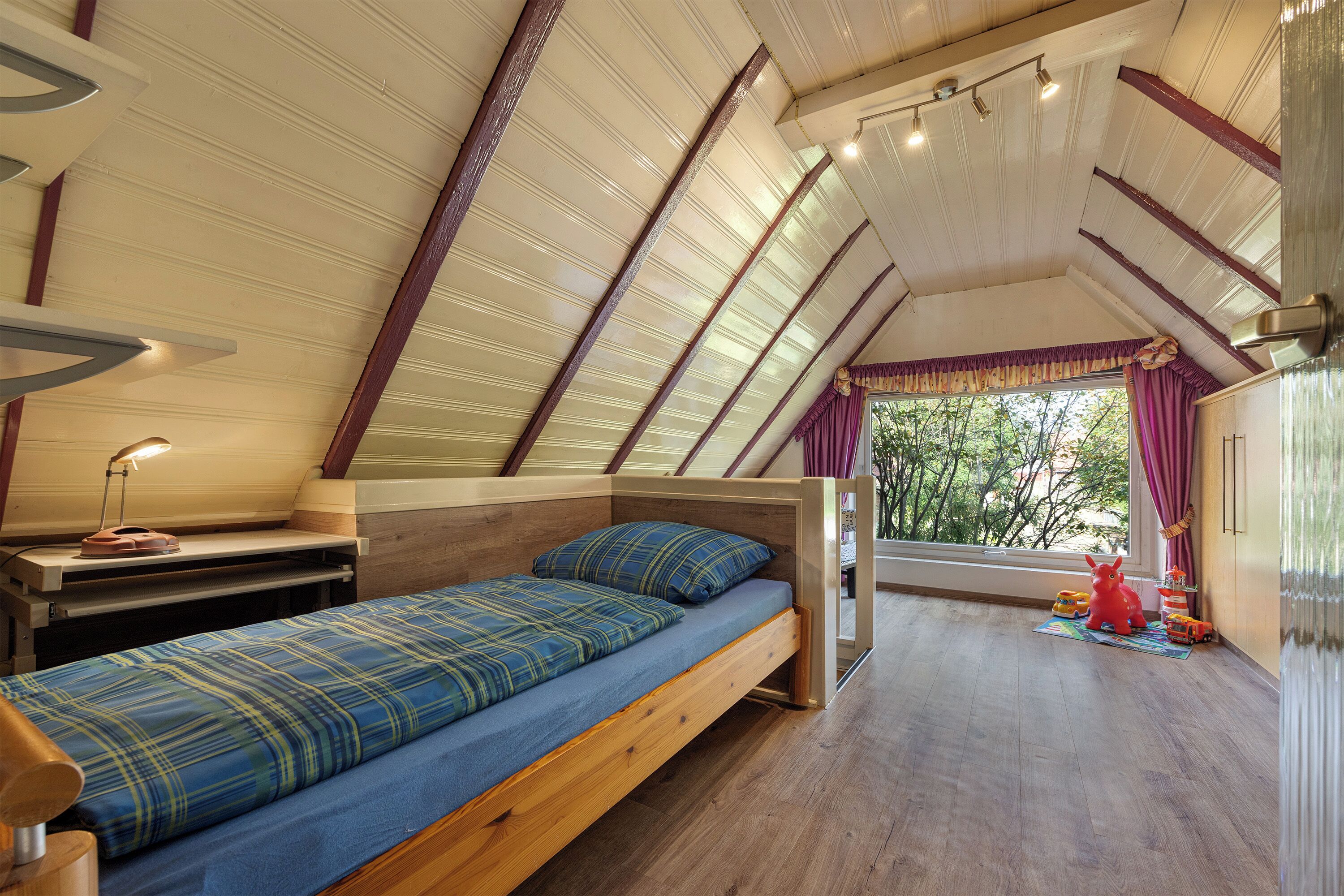 2 makuuhuonetta, silitysrauta/-lauta, ilmainen Wi-Fi