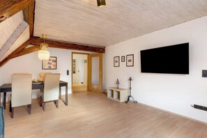 Dining - Apartment 'Ferienwohnung - Uwe' with Mountain View and Wi-Fi (Gengenbach)