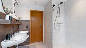Shower, towels