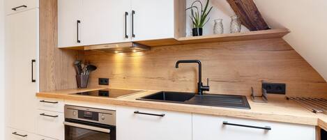 Kylskåp, ugn, spishäll och diskmaskin