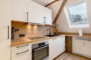 Køleskab, ovn, kogeplade, opvaskemaskine